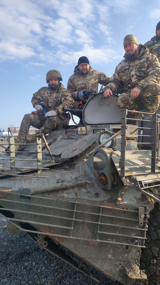 Военный священник Игорь Васюков (в центре). Курская область