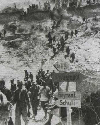 Советские пленные на марше. Крым, 1942