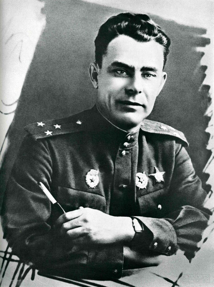 Начальник политотдела 18-й армии полковник Л.И. Брежнев
