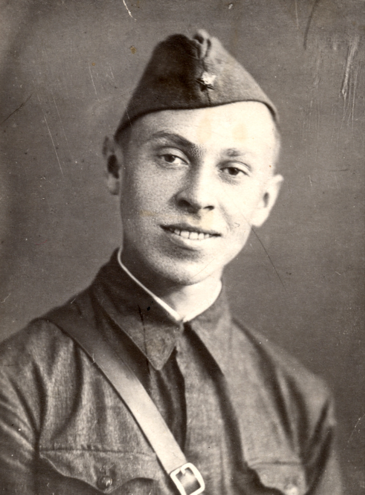 Младший лейтенант Михаил Бобров. Ленинград, 1941 г.