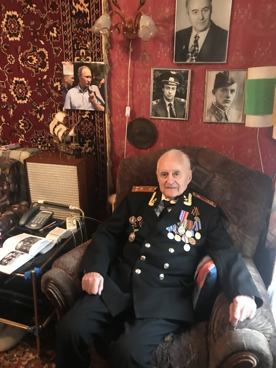 М.А. Смирнов у себя дома.